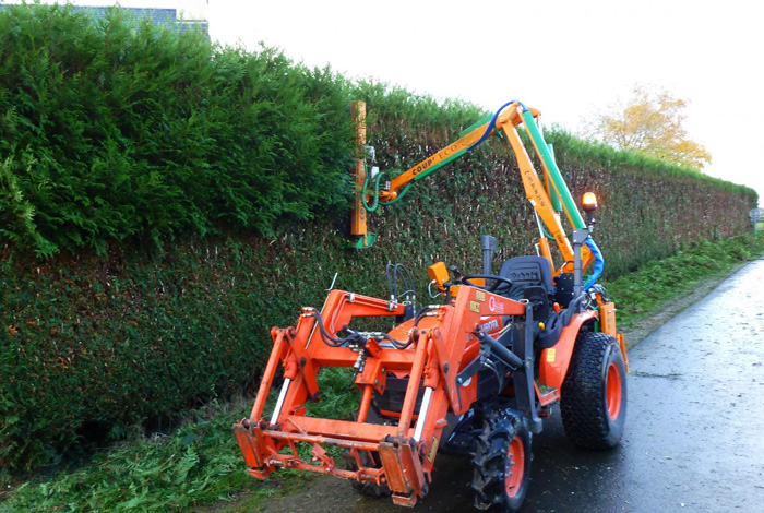 Taille de haie mécanisée à Clécy